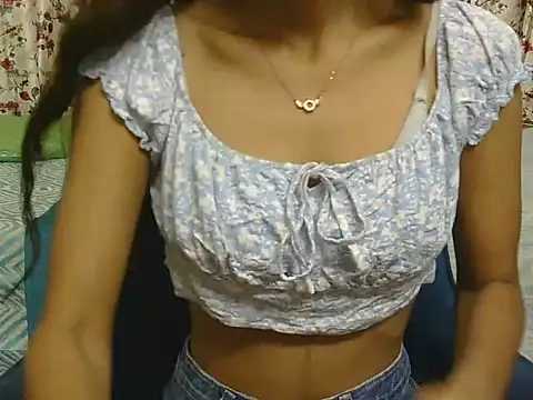 Snapshot of Tanvi-20 chatting on 11-05-25, 05:18 Tanvi-20 online show from 11-05-25, 05:18