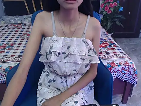 Snapshot of Tanvi-20 chatting on 11-14-25, 05:39 Tanvi-20 online show from 11-14-25, 05:39