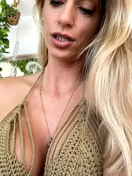Snapshot of ericafontesx chatting on 09-26-25, 12:20 ericafontesx online show from 09-26-25, 12:20
