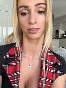 Snapshot of ericafontesx chatting on 10-10-25, 12:04 ericafontesx online show from 10-10-25, 12:04