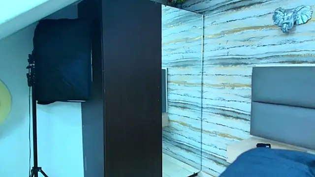 Snapshot of Lovers_21 chatting on 11-08-25, 02:45 Lovers 21 online show from 11-08-25, 02:45