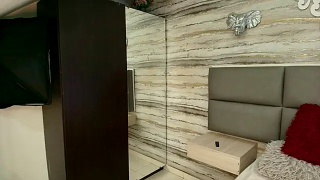 Snapshot of Lovers_21 chatting on 11-11-25, 03:39 Lovers 21 online show from 11-11-25, 03:39