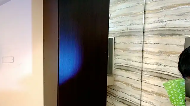 Snapshot of Lovers_21 chatting on 11-17-25, 11:43 Lovers 21 online show from 11-17-25, 11:43