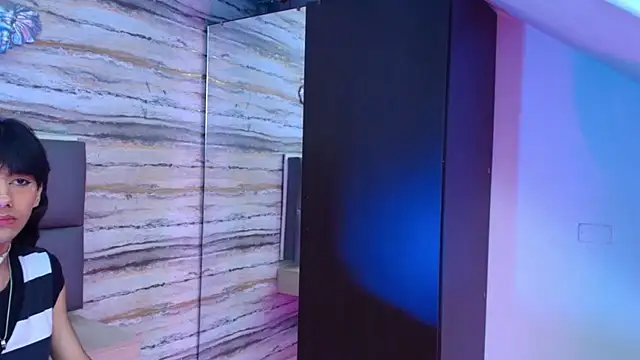 Snapshot of Lovers_21 chatting on 11-19-25, 03:39 Lovers 21 online show from 11-19-25, 03:39