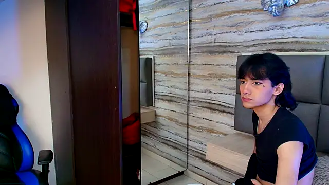 Snapshot of Lovers_21 chatting on 11-21-25, 03:38 Lovers 21 online show from 11-21-25, 03:38