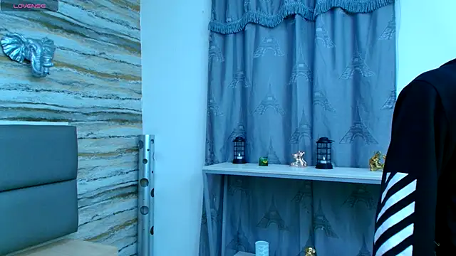 Snapshot of Lovers_21 chatting on 11-22-25, 03:27 Lovers 21 online show from 11-22-25, 03:27