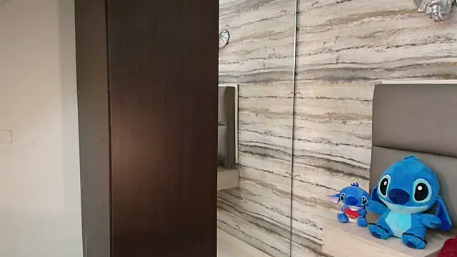 Snapshot of Lovers_21 chatting on 12-04-25, 01:26 Lovers 21 online show from 12-04-25, 01:26