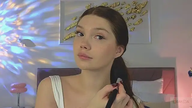 Nicole Broown  online show from 11-23-25, 09:25