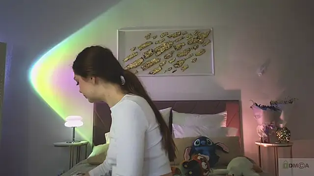 Nicole Broown  online show from 11-26-25, 09:49