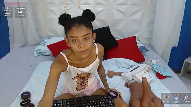 Snapshot of adisson_petite1 chatting on 02-01-26, 05:22 adisson petite1 online show from 02-01-26, 05:22