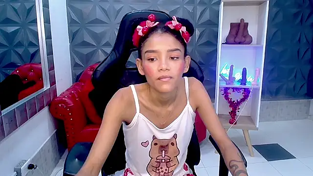 Snapshot of adisson_petite1 chatting on 02-21-26, 05:36 adisson petite1 online show from 02-21-26, 05:36