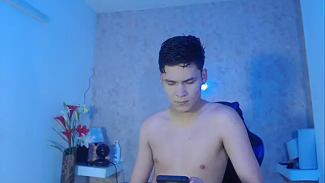 Snapshot of Aaron_Foxxx chatting on 09-27-25, 12:43 Aaron Foxxx online show from 09-27-25, 12:43