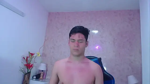Snapshot of Aaron_Foxxx chatting on 10-09-25, 12:58 Aaron Foxxx online show from 10-09-25, 12:58