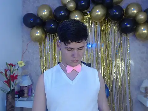 Snapshot of Aaron_Foxxx chatting on 10-12-25, 11:53 Aaron Foxxx online show from 10-12-25, 11:53