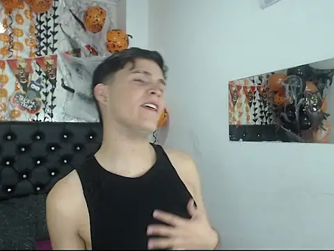 Snapshot of Aaron_Foxxx chatting on 10-15-25, 09:59 Aaron Foxxx online show from 10-15-25, 09:59