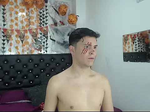 Snapshot of Aaron_Foxxx chatting on 10-17-25, 09:39 Aaron Foxxx online show from 10-17-25, 09:39