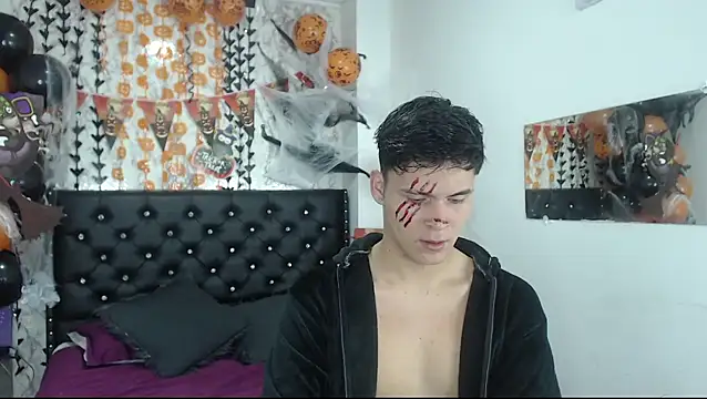 Snapshot of Aaron_Foxxx chatting on 10-18-25, 10:21 Aaron Foxxx online show from 10-18-25, 10:21