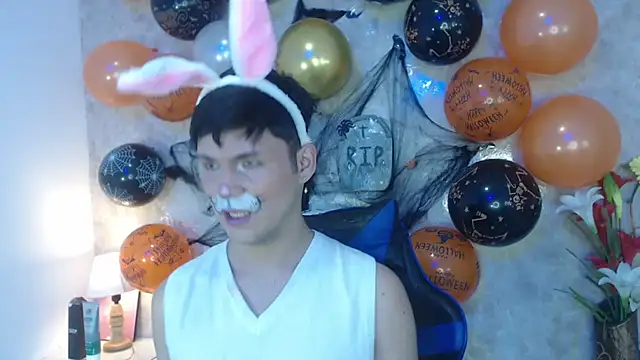 Aaron Foxxx online show from 10-25-25, 01:40