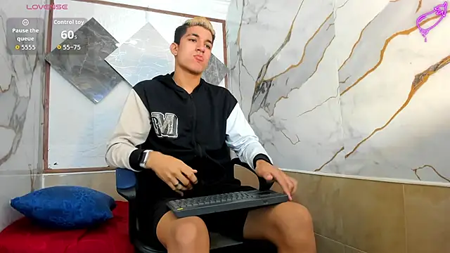 Snapshot of Stiben_boy chatting on 10-08-25, 07:22 Stiben boy online show from 10-08-25, 07:22
