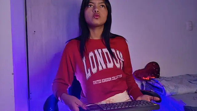 Snapshot of miamiller188 chatting on 11-21-25, 12:43 miamiller188 online show from 11-21-25, 12:43