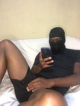 Snapshot of Swazibigmachine chatting on 12-14-25, 04:01 Swazibigmachine online show from 12-14-25, 04:01