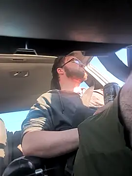 Snapshot of bear8t chatting on 10-30-25, 10:54 bear8t online show from 10-30-25, 10:54