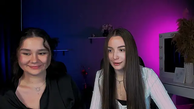 Snapshot of leslie_bird chatting on 10-01-25, 01:28 leslie bird online show from 10-01-25, 01:28