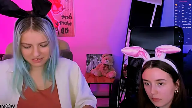 Snapshot of leslie_bird chatting on 10-09-25, 07:39 leslie bird online show from 10-09-25, 07:39