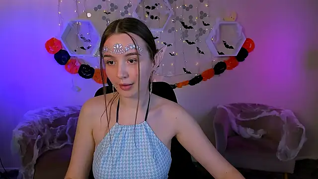 Snapshot of leslie_bird chatting on 10-22-25, 03:12 leslie bird online show from 10-22-25, 03:12