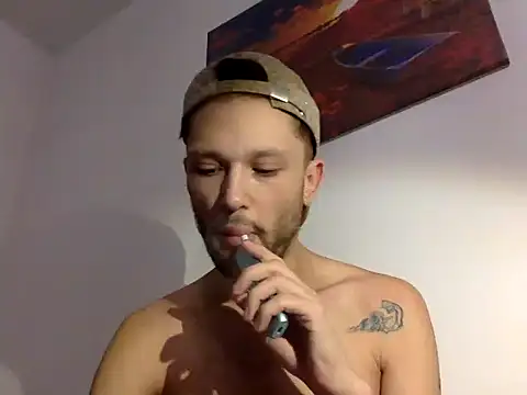 Snapshot of babykriss chatting on 10-25-25, 04:13 babykriss online show from 10-25-25, 04:13