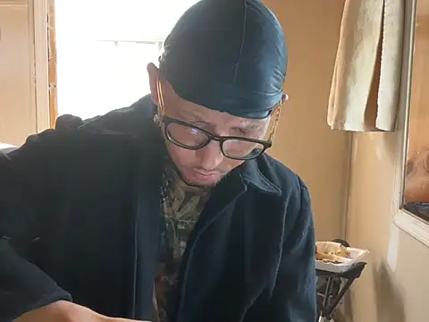 ThrowedWorldWide online show from 12-21-25, 04:25