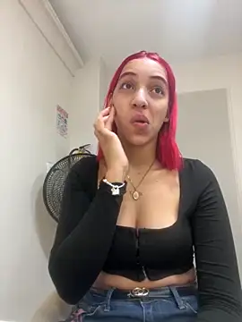 Snapshot of theladymonserrateshow chatting on 10-21-25, 11:55 theladymonserrateshow online show from 10-21-25, 11:55