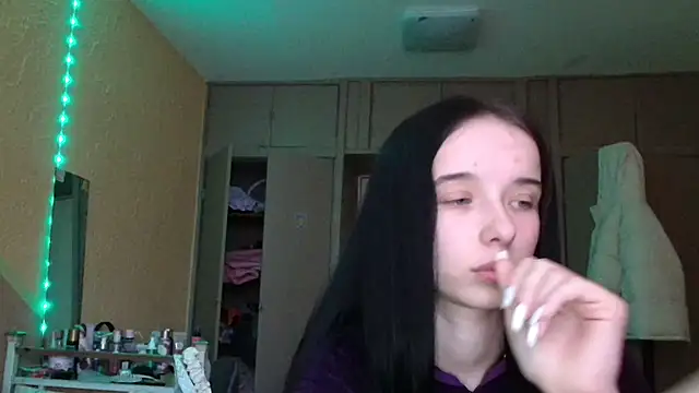 Emilia Light online show from 01-17-26, 01:05