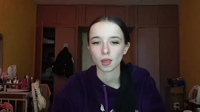 Emilia Light online show from 04-21-26, 01:28