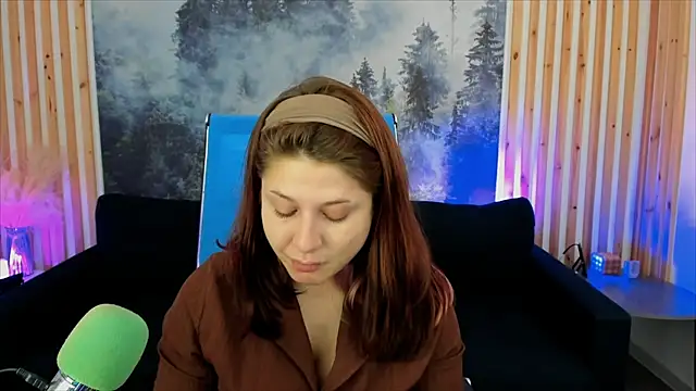 Snapshot of FameyBlum chatting on 10-05-25, 08:12 FameyBlum online show from 10-05-25, 08:12
