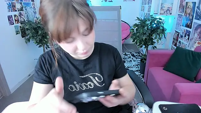 Snapshot of FameyBlum chatting on 10-15-25, 08:25 FameyBlum online show from 10-15-25, 08:25