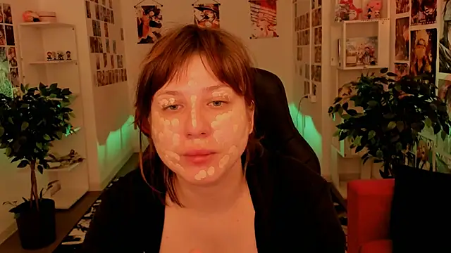 Snapshot of FameyBlum chatting on 10-26-25, 05:13 FameyBlum online show from 10-26-25, 05:13