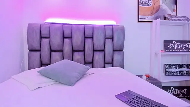 Violet Anders online show from 01-10-26, 06:53