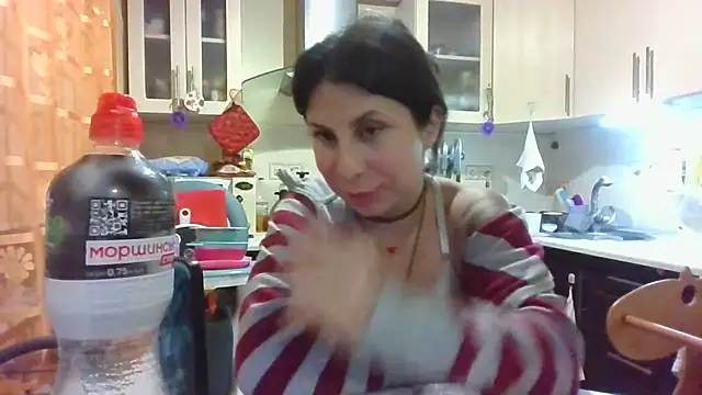 Snapshot of QueenMomyS chatting on 10-16-25, 08:10 QueenMomyS online show from 10-16-25, 08:10