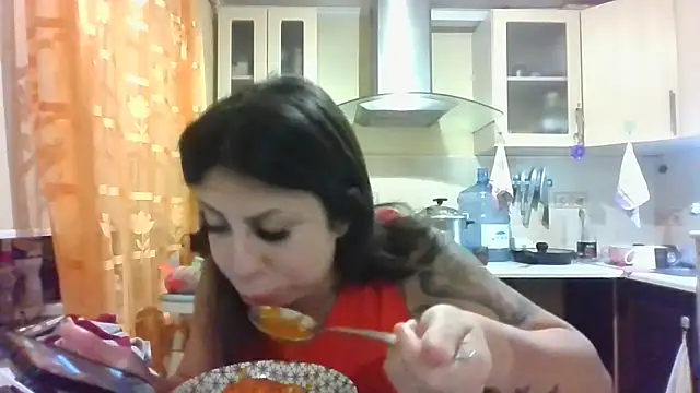 Snapshot of QueenMomyS chatting on 10-18-25, 01:41 QueenMomyS online show from 10-18-25, 01:41