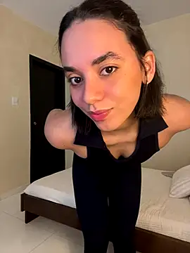 Snapshot of Capricho_01 chatting on 10-20-25, 12:38 Capricho 01 online show from 10-20-25, 12:38