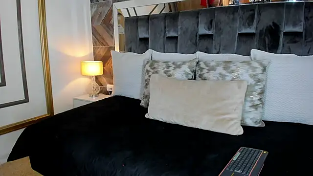 NaylaGrey online show from 10-04-25, 11:41