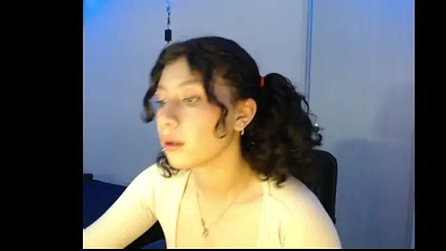 Snapshot of Ivonnybonn chatting on 10-26-25, 04:40 Ivonnybonn online show from 10-26-25, 04:40