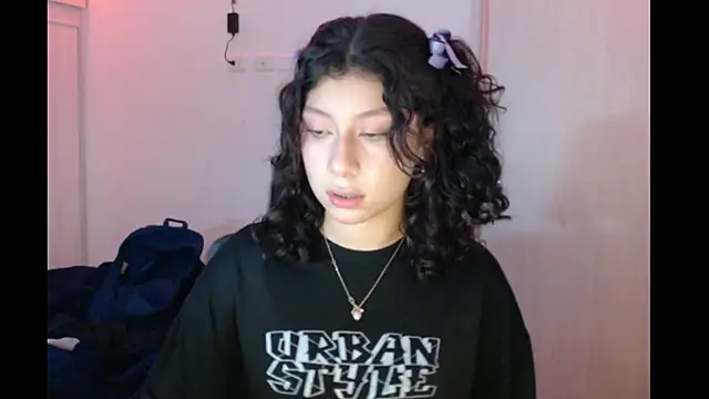 Ivonnybonn online show from 11-18-25, 07:35