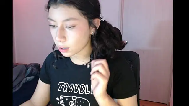 Ivonnybonn online show from 11-25-25, 05:29