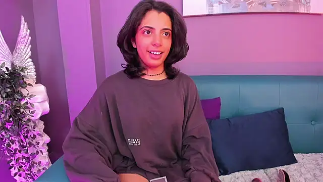 Snapshot of Alessiia__ chatting on 11-18-25, 03:56 Alessiia online show from 11-18-25, 03:56