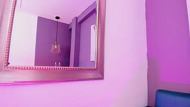 Snapshot of Alessiia__ chatting on 11-28-25, 03:09 Alessiia online show from 11-28-25, 03:09