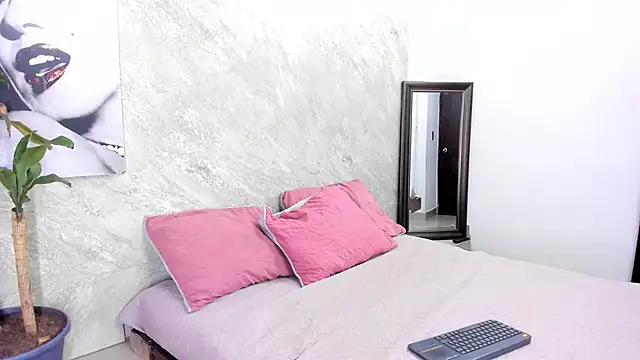 Chanel-munoz online show from 11-30-25, 04:05