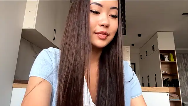 Snapshot of Ur_neighbor_Kira chatting on 10-12-25, 11:09 Ur neighbor Kira online show from 10-12-25, 11:09