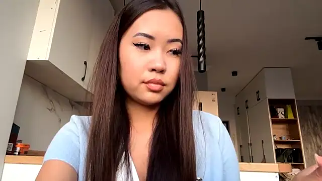 Snapshot of Ur_neighbor_Kira chatting on 10-15-25, 12:05 Ur neighbor Kira online show from 10-15-25, 12:05